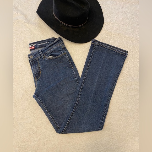LEVI’S MODERN BOOTCUT JEAN. - Picture 14 of 15
